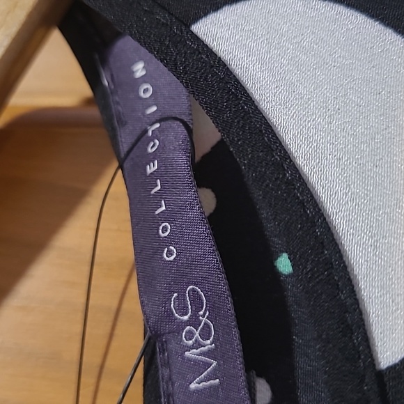 New Mark's and Spencer's blouse.  Size UK 6 - Picture 4 of 5